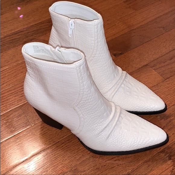 White croc boots - Picture 1 of 3